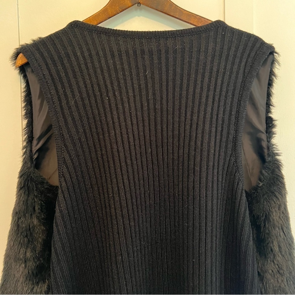 Women’s Large / Extra Large All Black Faux Fur Vest - Picture 7 of 8
